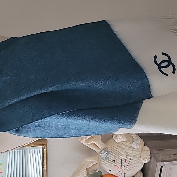 CHANEL Two-Tone Blue and White Scarf - Picture 9 of 9